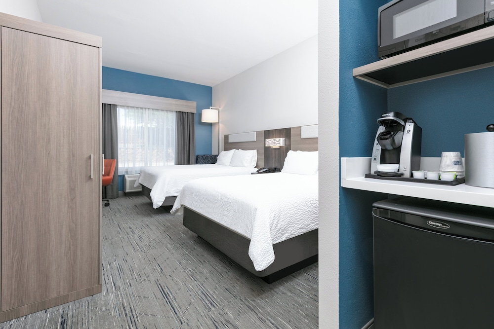 holiday inn express and suites marshall by ihg