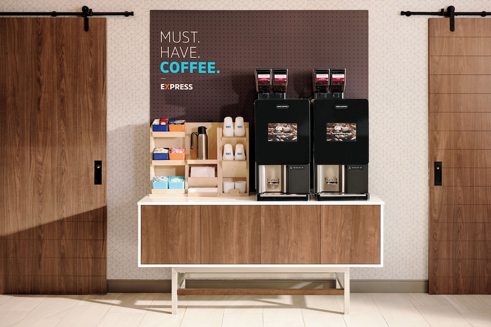 holiday inn express and suites marshall by ihg