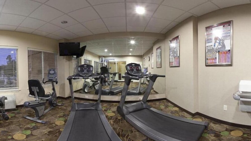holiday inn express and suites marshall by ihg