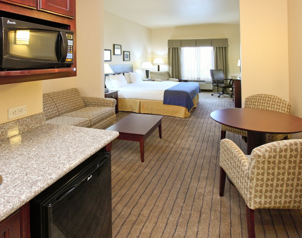 holiday inn express and suites marshall by ihg