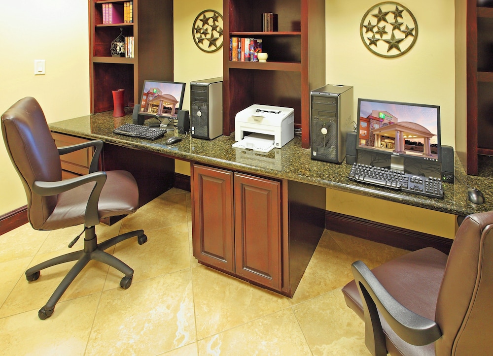 holiday inn express and suites marshall by ihg