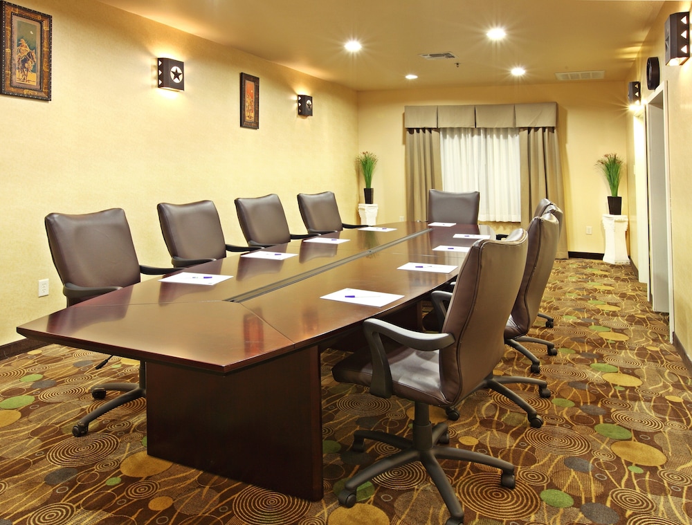 holiday inn express and suites marshall by ihg