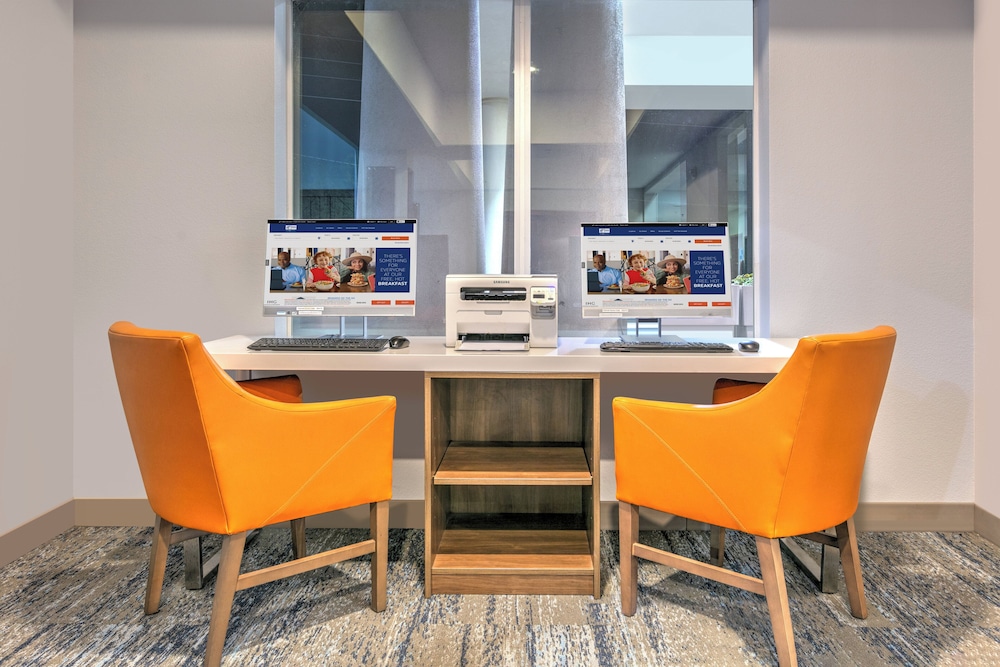 holiday inn express and suites marshall by ihg