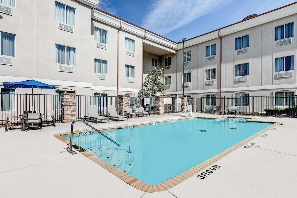 holiday inn express and suites marshall by ihg