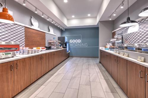 holiday inn express and suites marshall by ihg