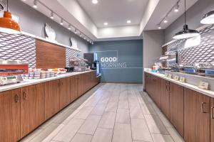 holiday inn express and suites marshall by ihg