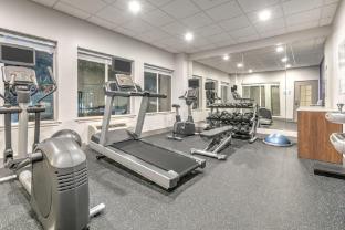 holiday inn express and suites marshall by ihg