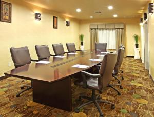 holiday inn express and suites marshall by ihg