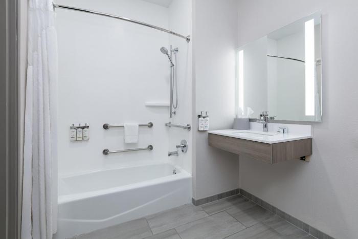 holiday inn express and suites marshall by ihg