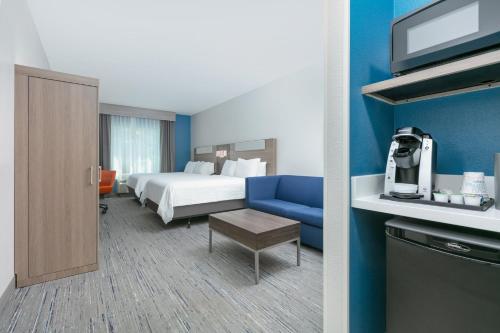 holiday inn express and suites marshall by ihg
