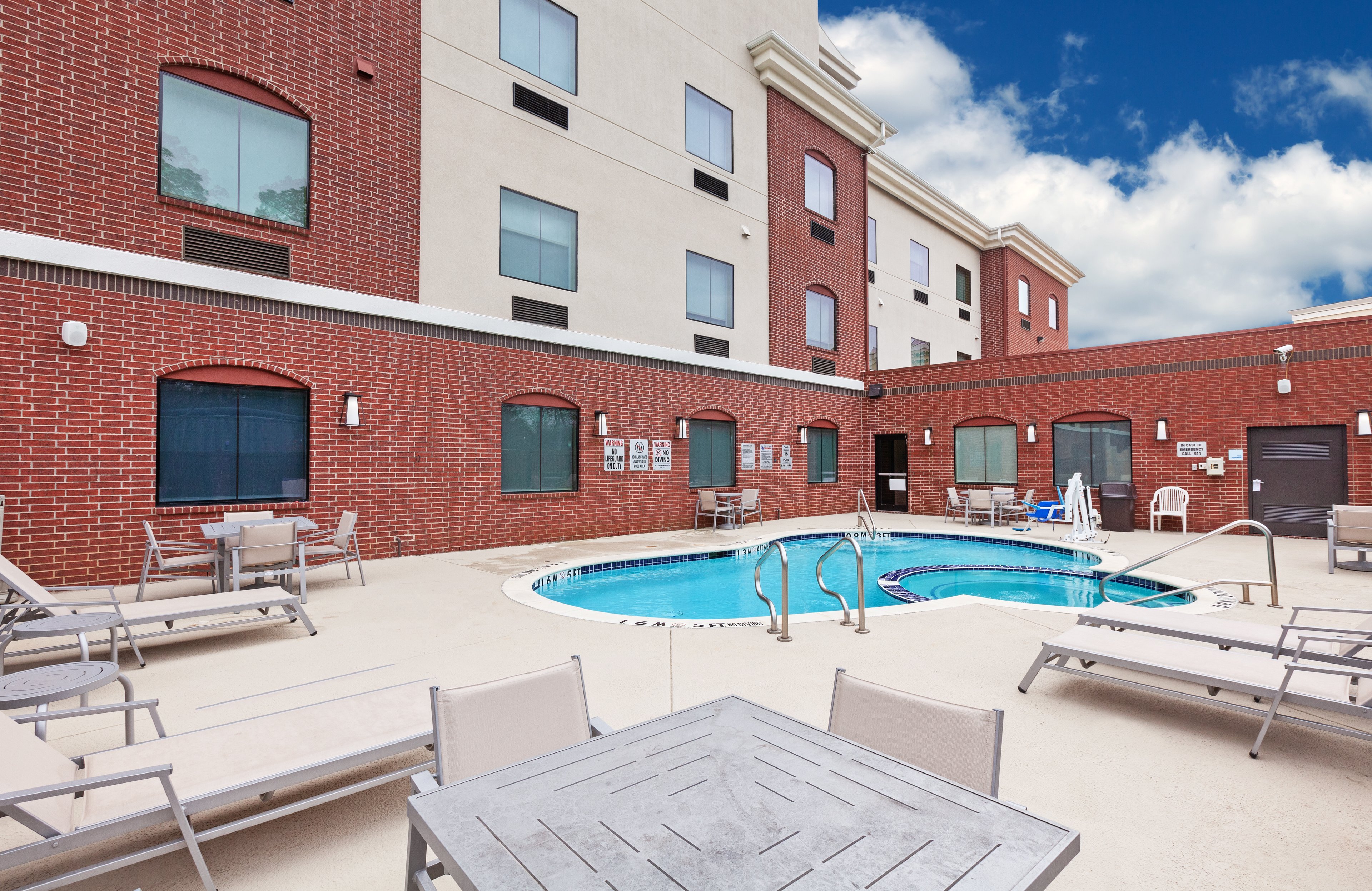 holiday inn express and suites longview south i20 by ihg