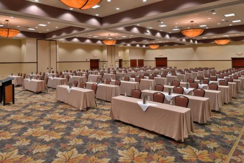 holiday inn stevens point convention ctr by ihg