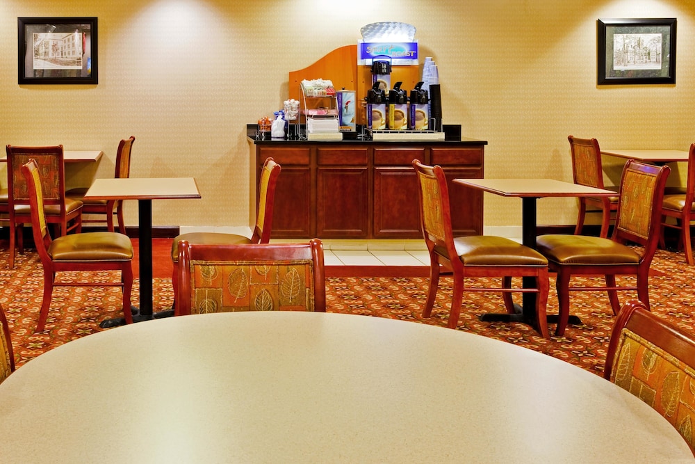 holiday inn express and suites dickson by ihg