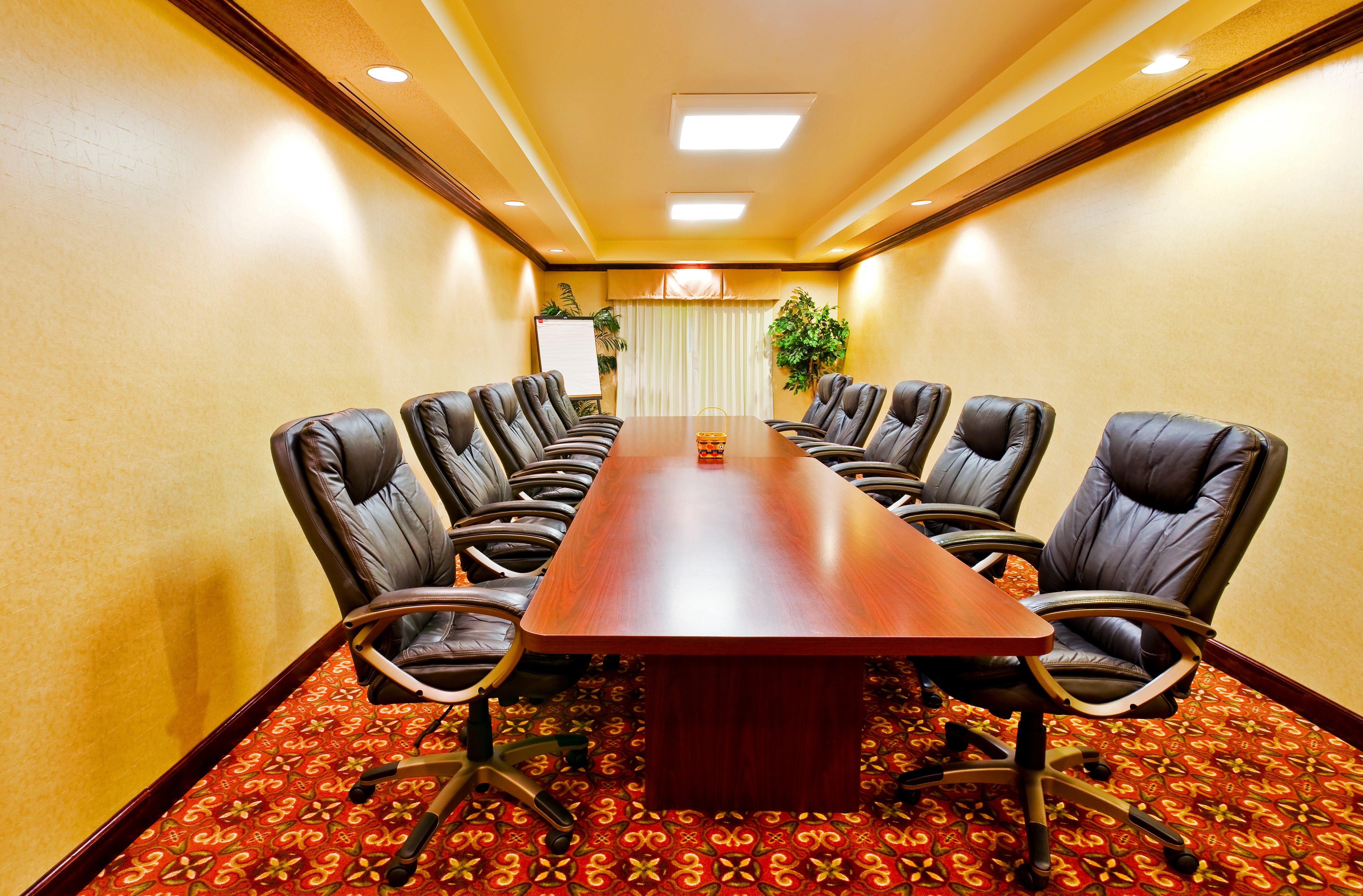 holiday inn express and suites dickson by ihg