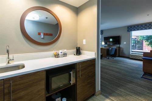 hampton inn and suites wilder