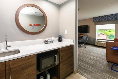 hampton inn and suites wilder