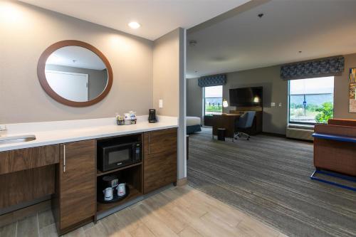 hampton inn and suites wilder