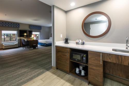 hampton inn and suites wilder