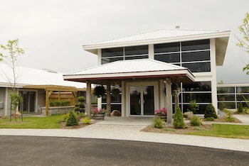 Huff Estates Inn & Winery,Bloomfield>>Belleville,3 star