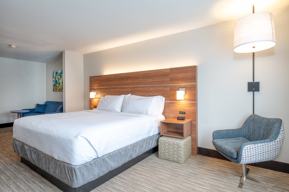 holiday inn express and suites thornburg s freder
