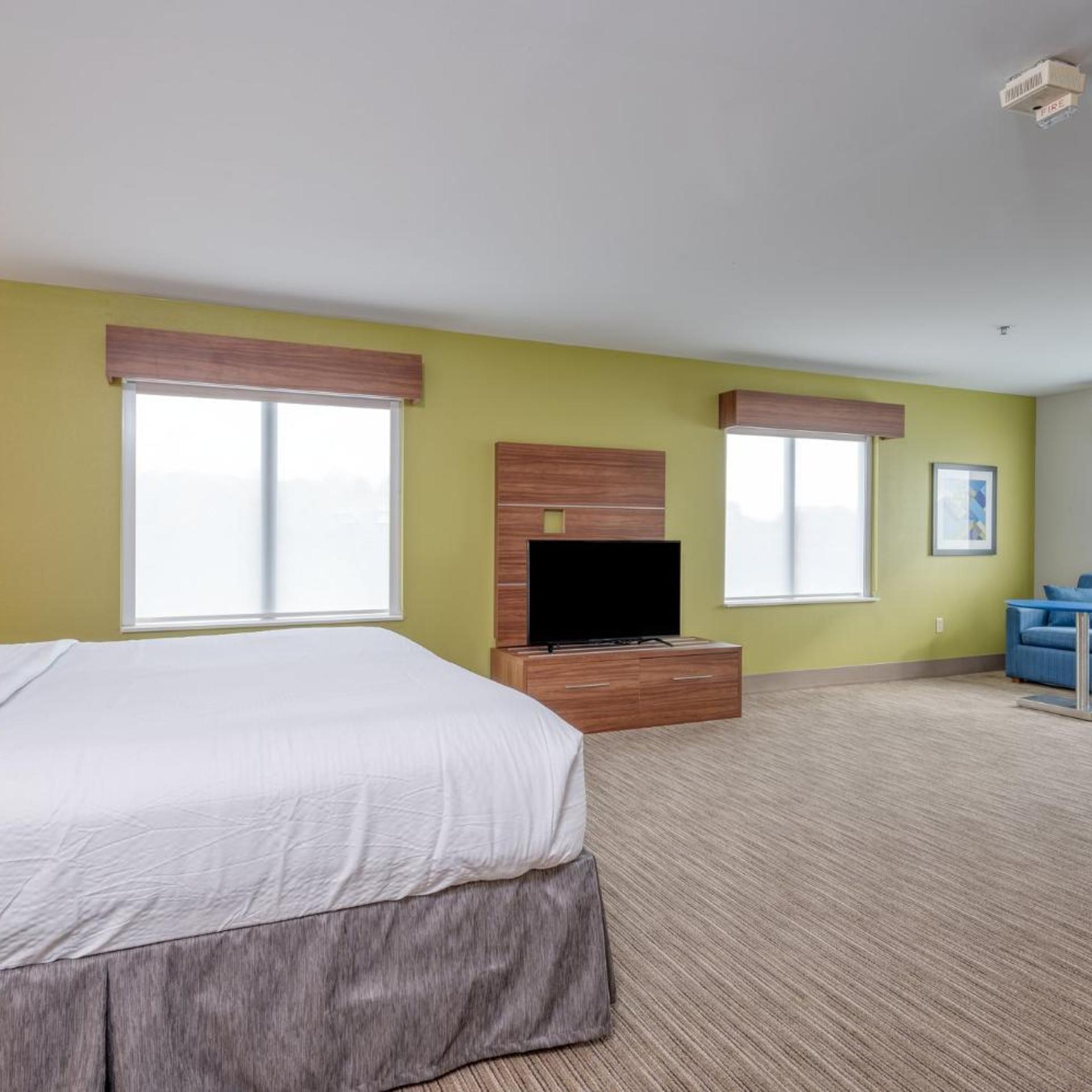 holiday inn express and suites thornburg s freder
