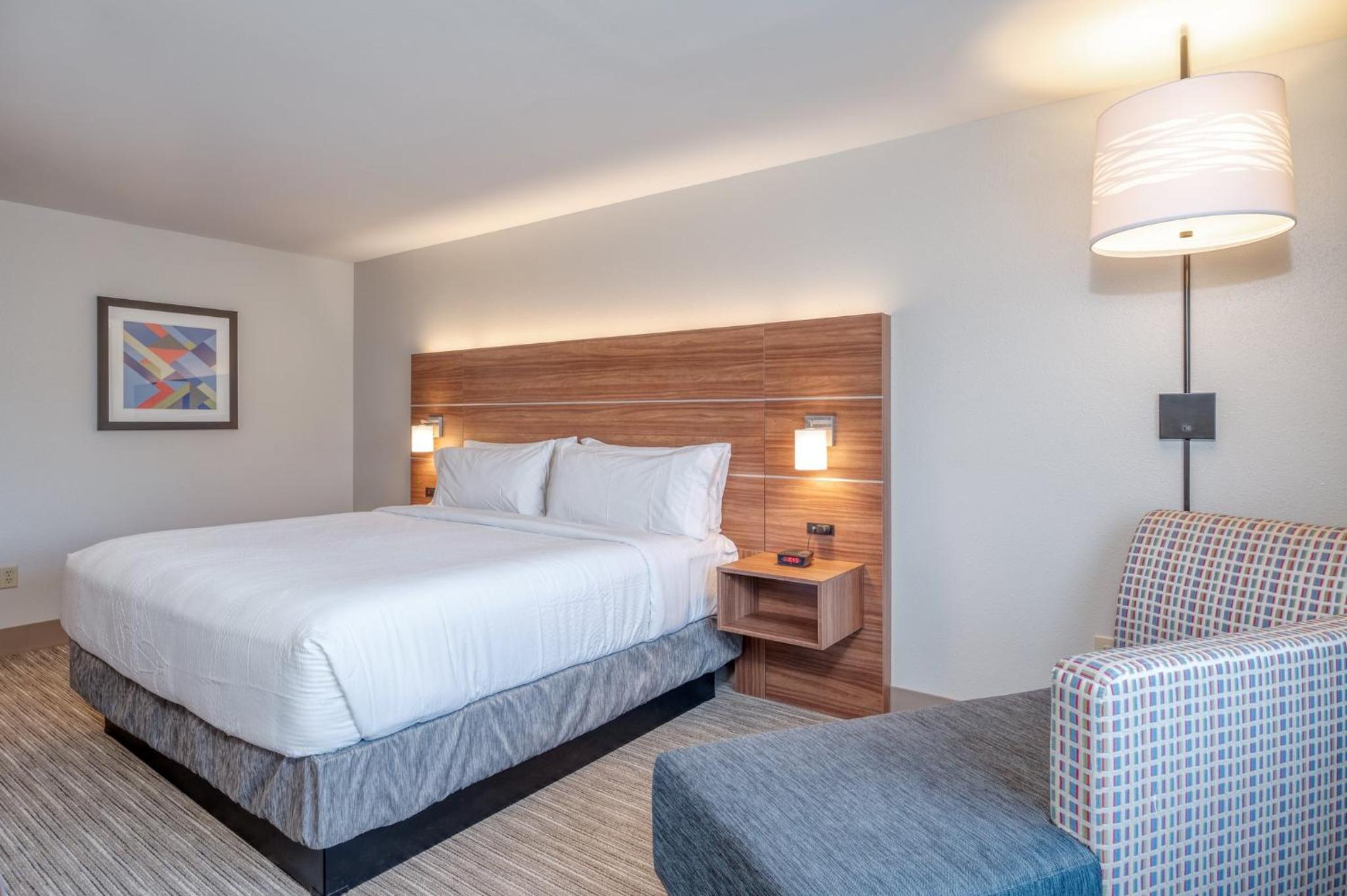 holiday inn express and suites thornburg s freder