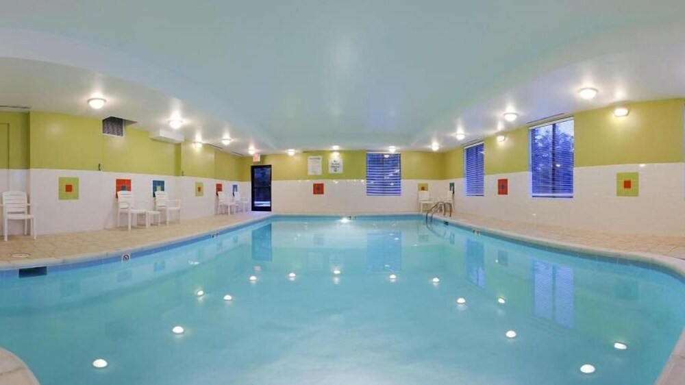 holiday inn express and suites thornburg s freder