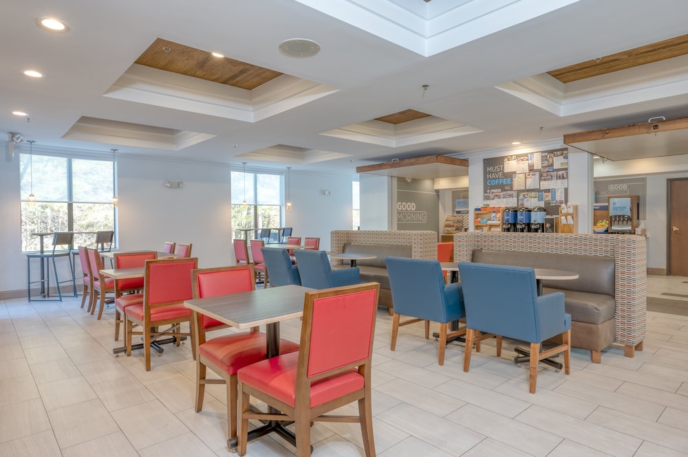 holiday inn express and suites thornburg s freder