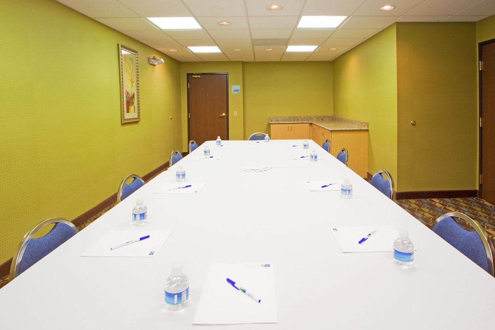 holiday inn express and suites thornburg s freder