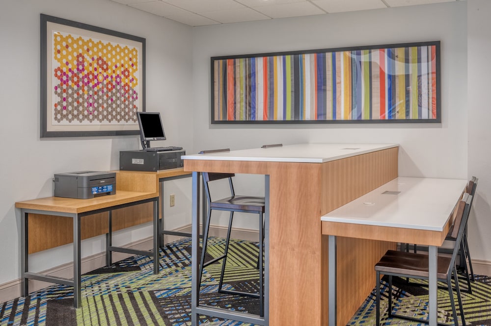 holiday inn express and suites thornburg s freder