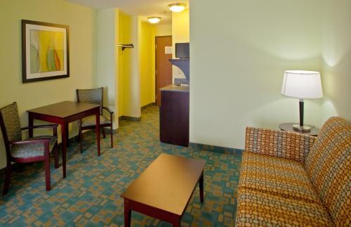 holiday inn express and suites thornburg s freder