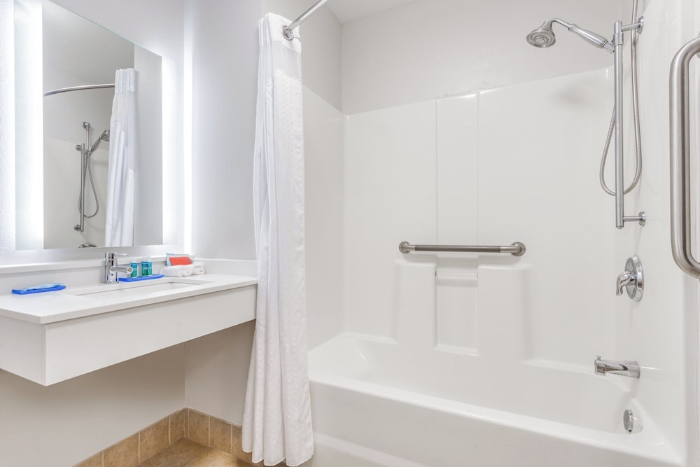 holiday inn express and suites eau claire north by ihg