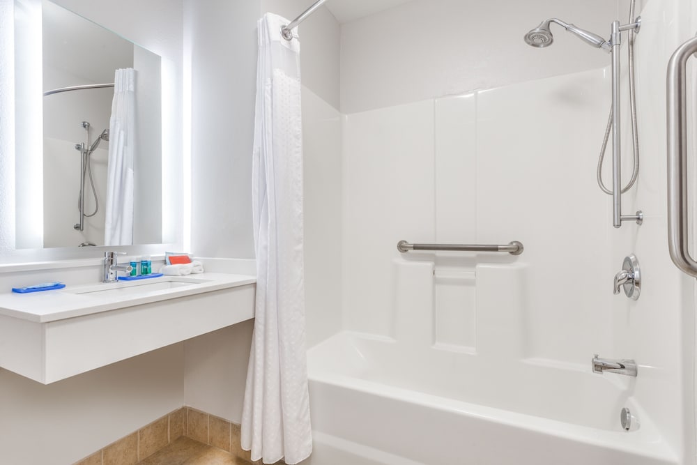 holiday inn express and suites eau claire north by ihg