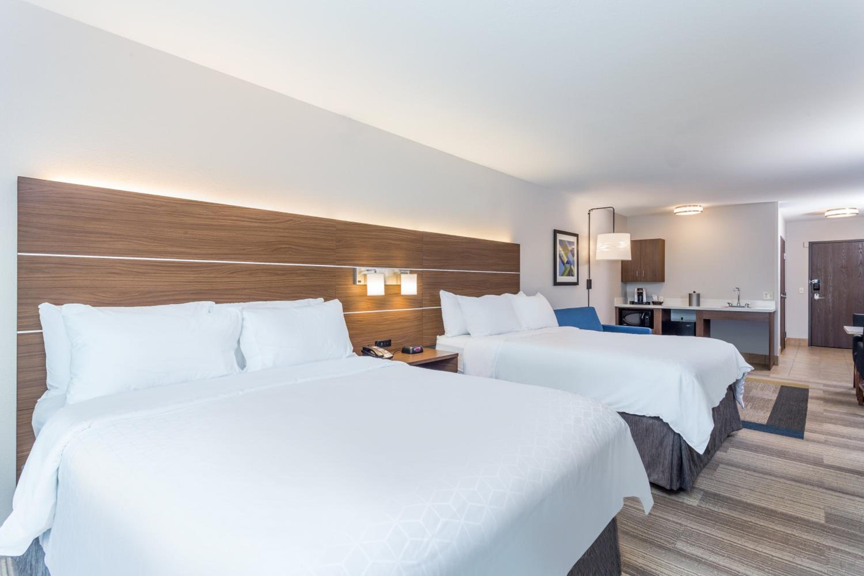 holiday inn express and suites eau claire north by ihg