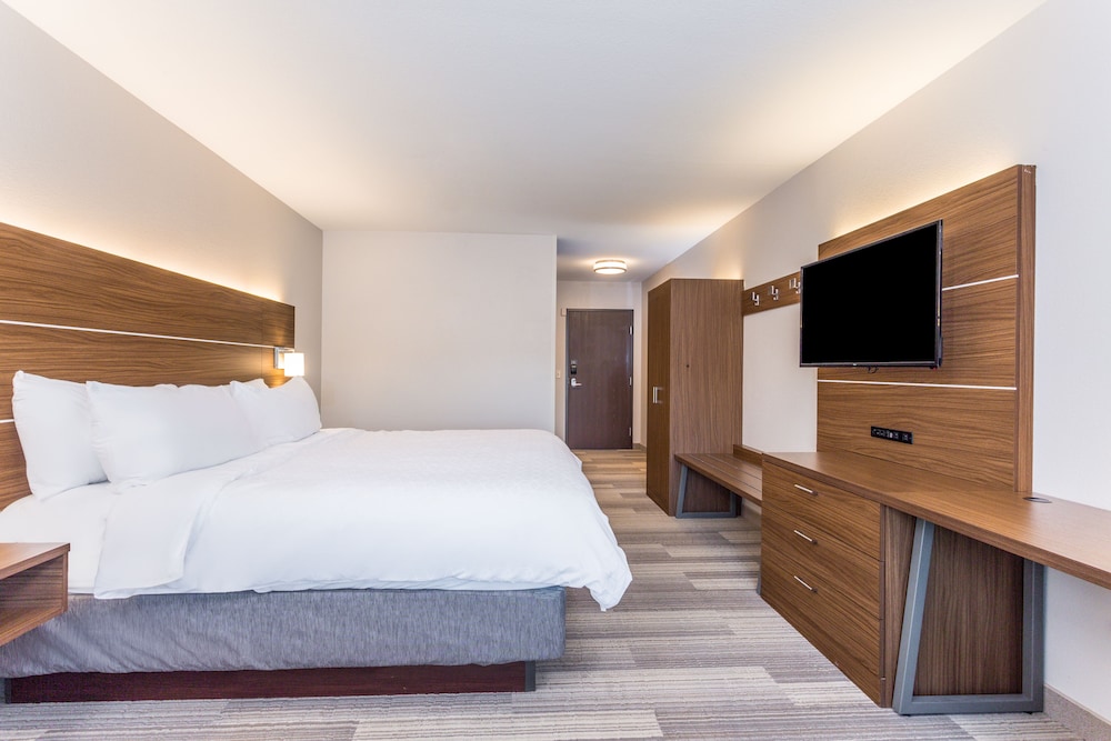 holiday inn express and suites eau claire north by ihg