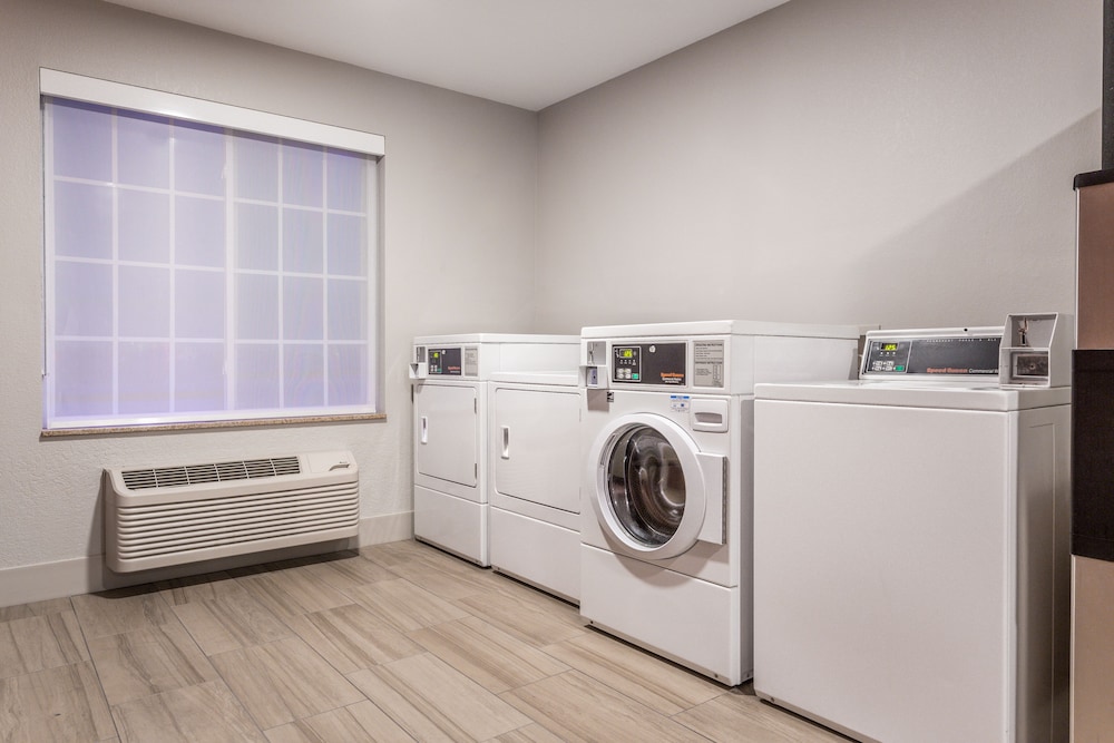 holiday inn express and suites eau claire north by ihg
