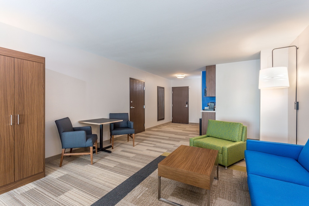 holiday inn express and suites eau claire north by ihg