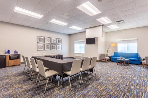 holiday inn express and suites eau claire north by ihg