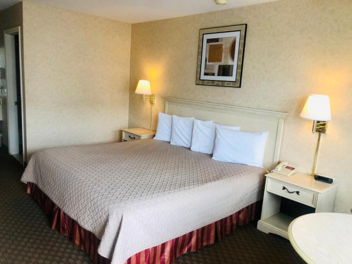 court plaza inn and suites
