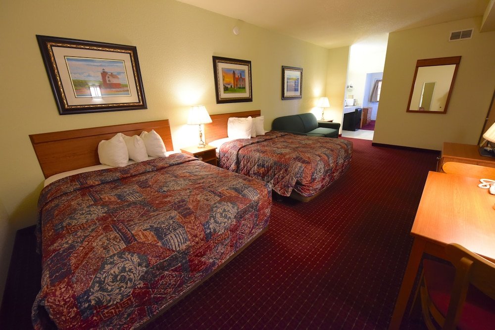 Mackinaw Beach & Bay Inn & Suites,Mackinaw City>>Cheboygan,3 star