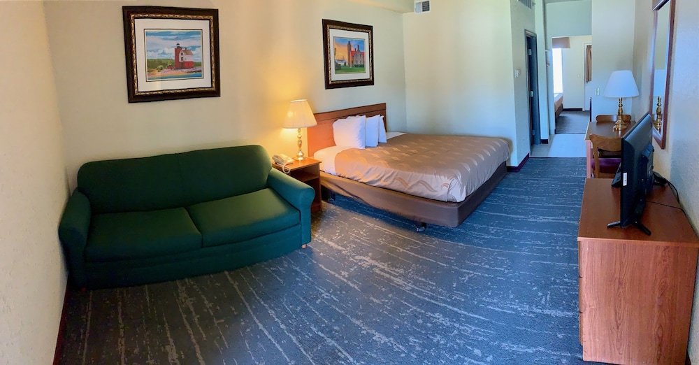 Mackinaw Beach & Bay Inn & Suites,Mackinaw City>>Cheboygan,3 star