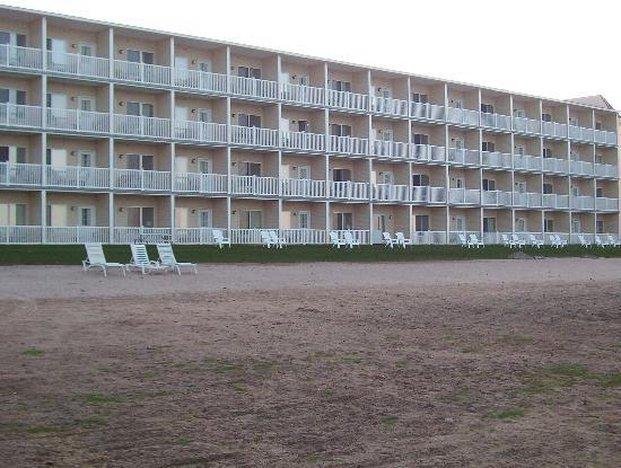 mackinaw beach and bay inn and suites