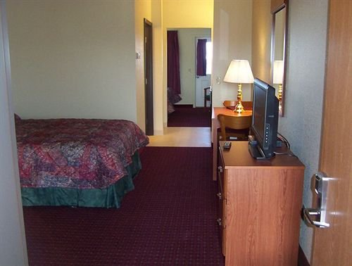 mackinaw beach and bay inn and suites