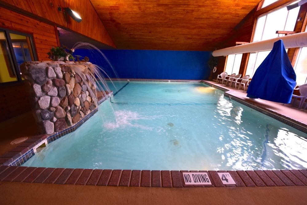 mackinaw beach and bay inn and suites