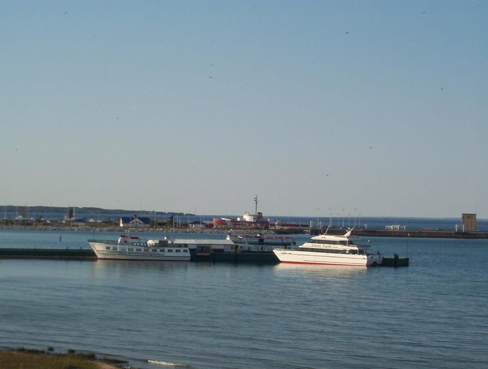 Mackinaw Beach & Bay Inn & Suites,Mackinaw City>>Cheboygan,2.5 star