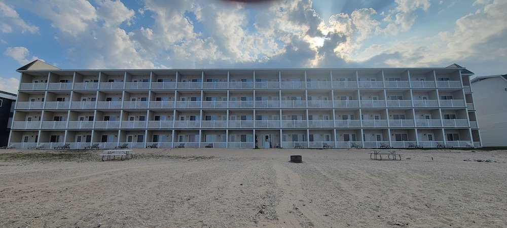Mackinaw Beach & Bay Inn & Suites,Mackinaw City>>Cheboygan,2.5 star