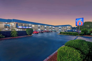 motel 6 russellville ar