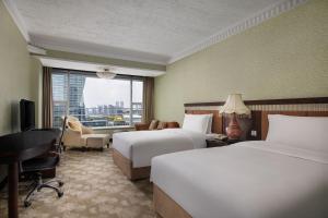 holiday inn chengdu century city east tower