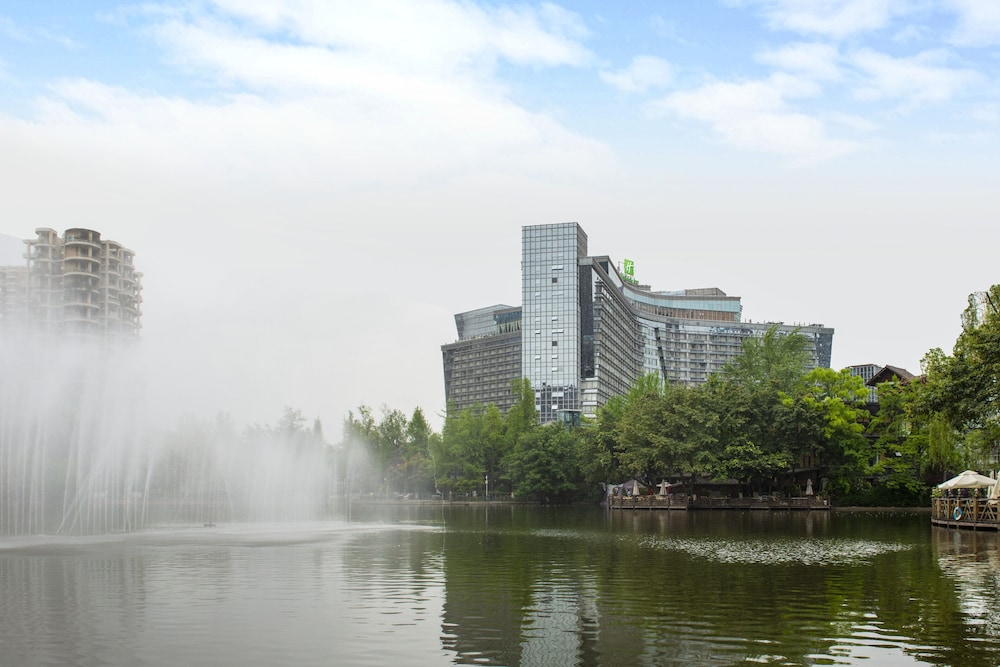 holiday inn chengdu century city east tower