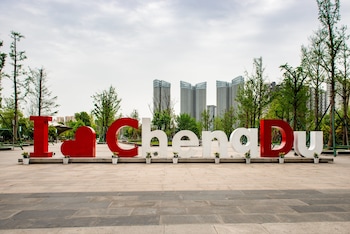 holiday inn chengdu century city east tower